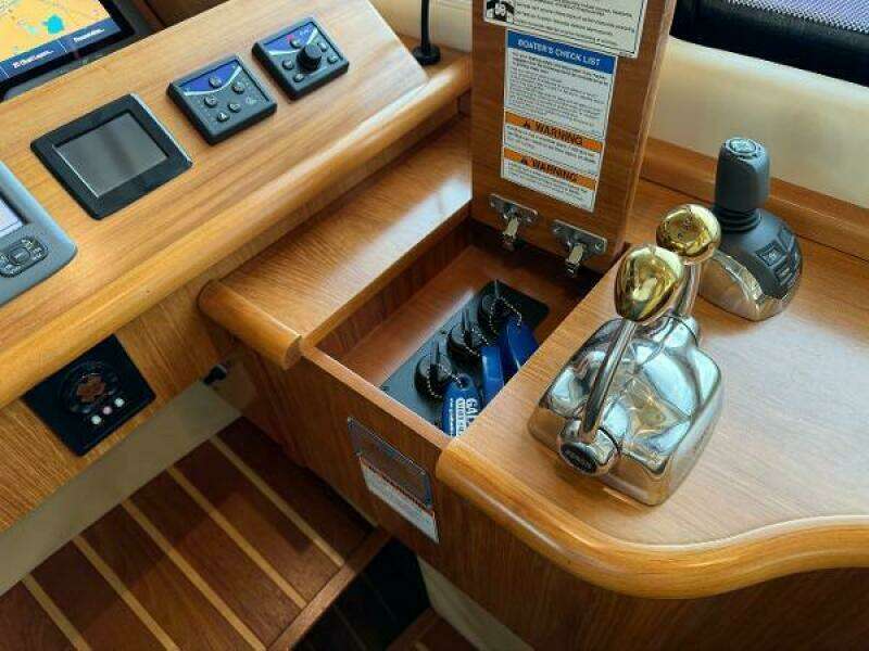 2010 Tiara Yachts 5800 Sovran