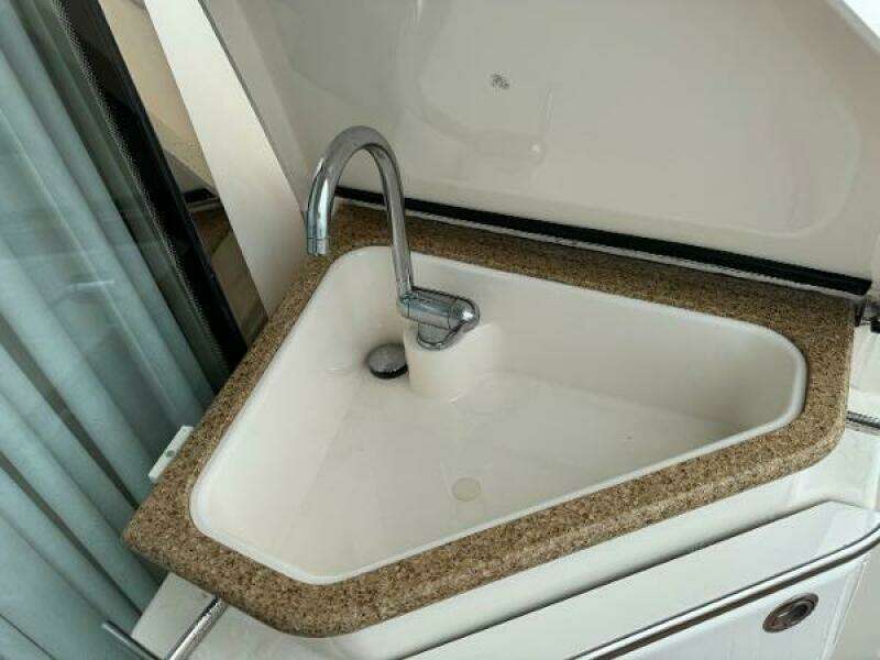 2010 Tiara Yachts 5800 Sovran