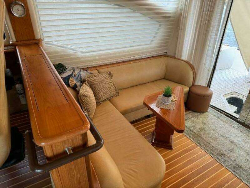 2010 Tiara Yachts 5800 Sovran
