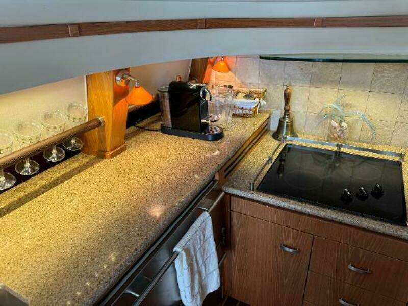 2010 Tiara Yachts 5800 Sovran