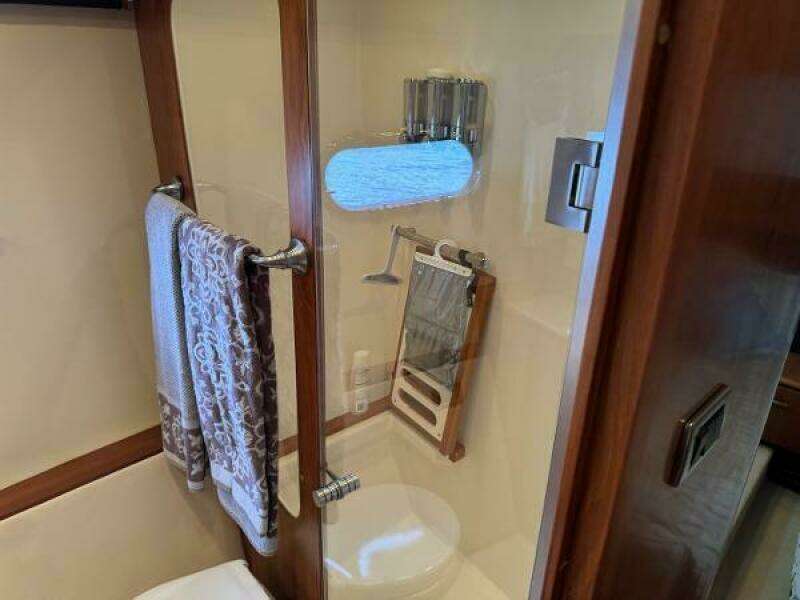 2010 Tiara Yachts 5800 Sovran