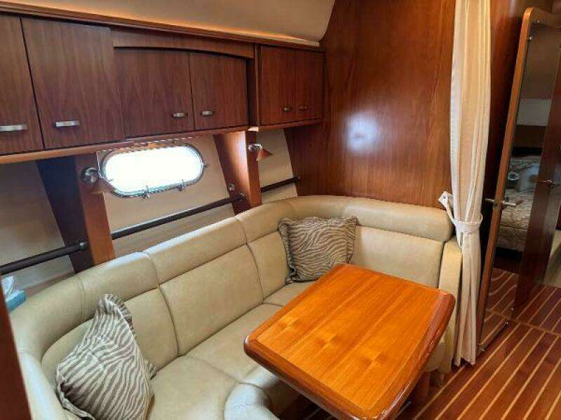 2010 Tiara Yachts 5800 Sovran