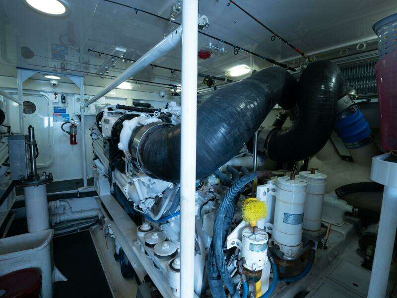 2005 Viking 74 Enclosed Bridge