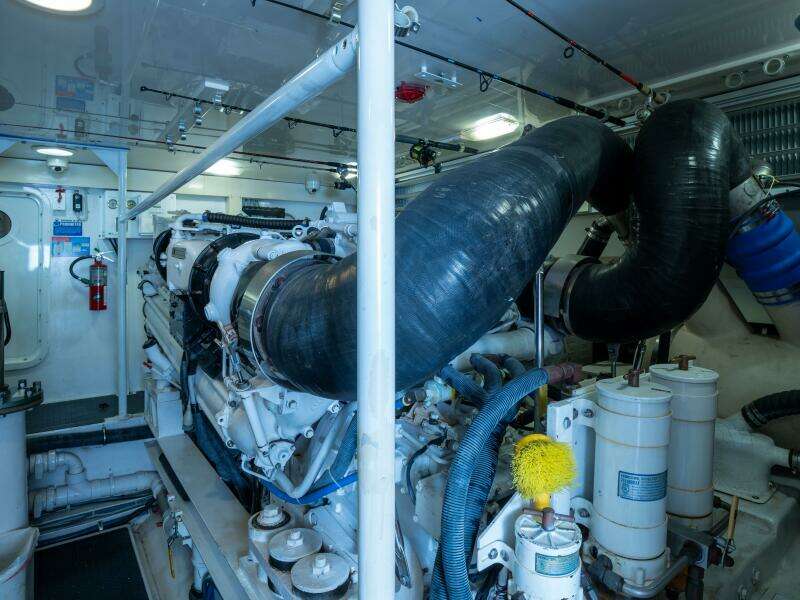 2005 Viking 74 Enclosed Bridge