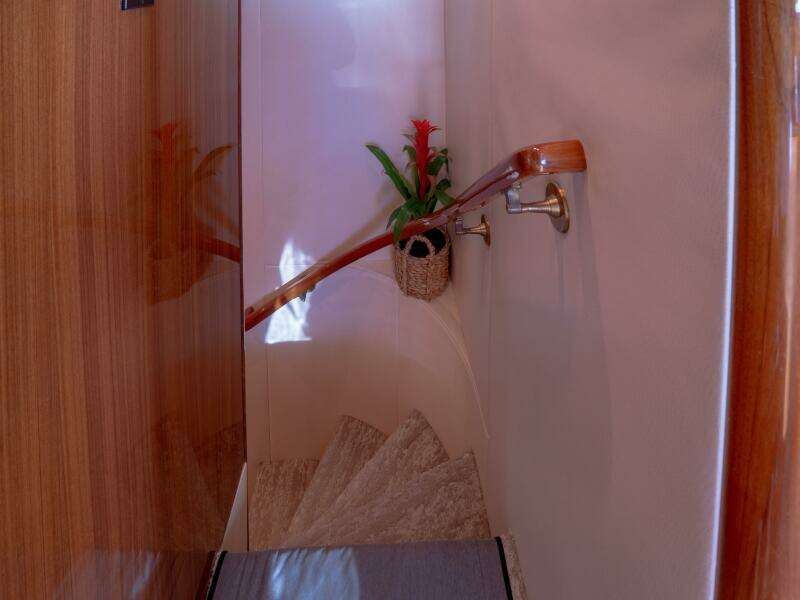 2005 Viking 74 Enclosed Bridge