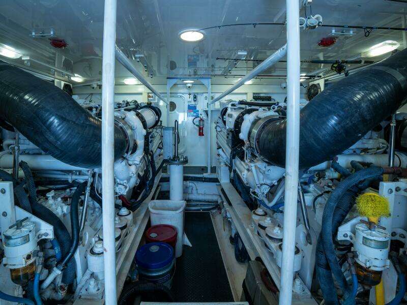 2005 Viking 74 Enclosed Bridge