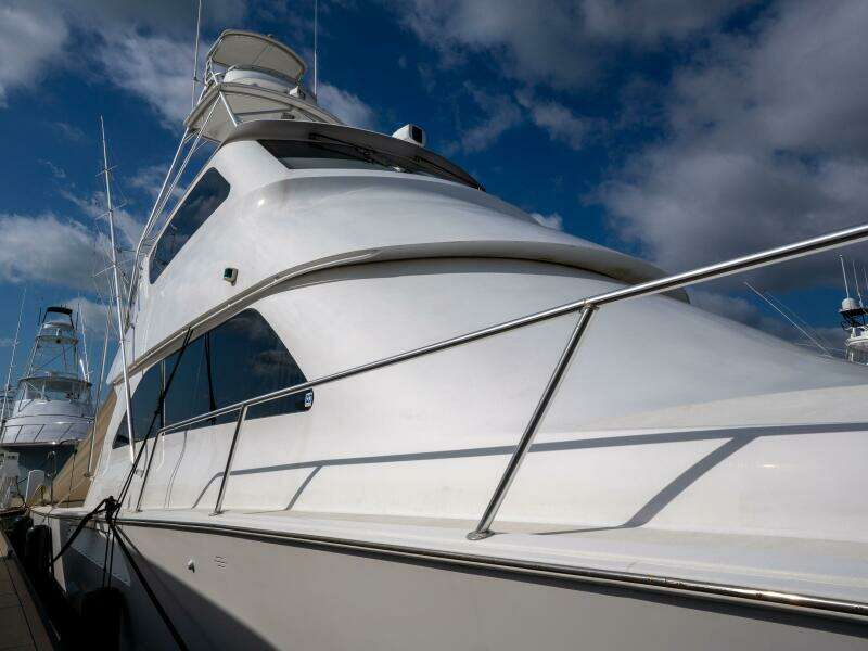 2005 Viking 74 Enclosed Bridge