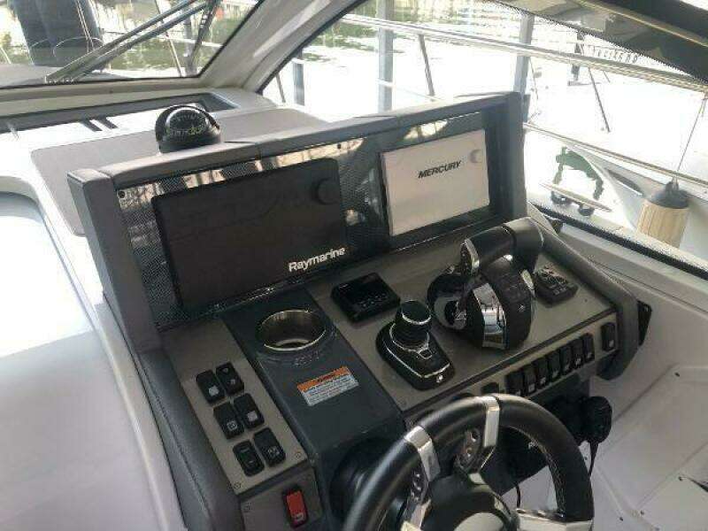 2022 Cruisers Yachts Express Coupe