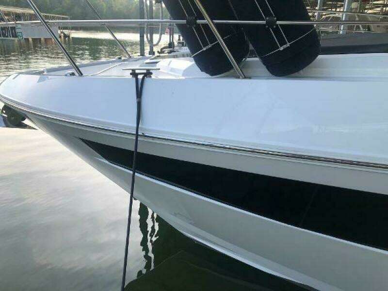 2022 Cruisers Yachts Express Coupe