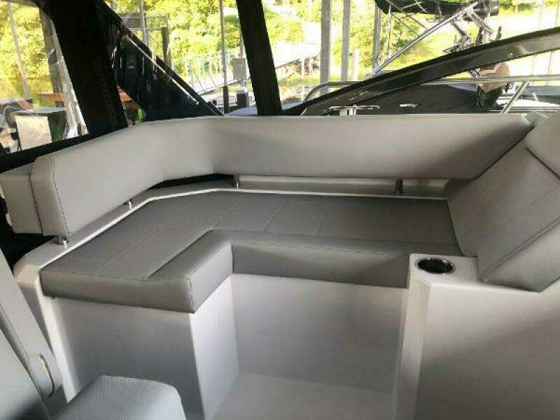 2022 Cruisers Yachts Express Coupe