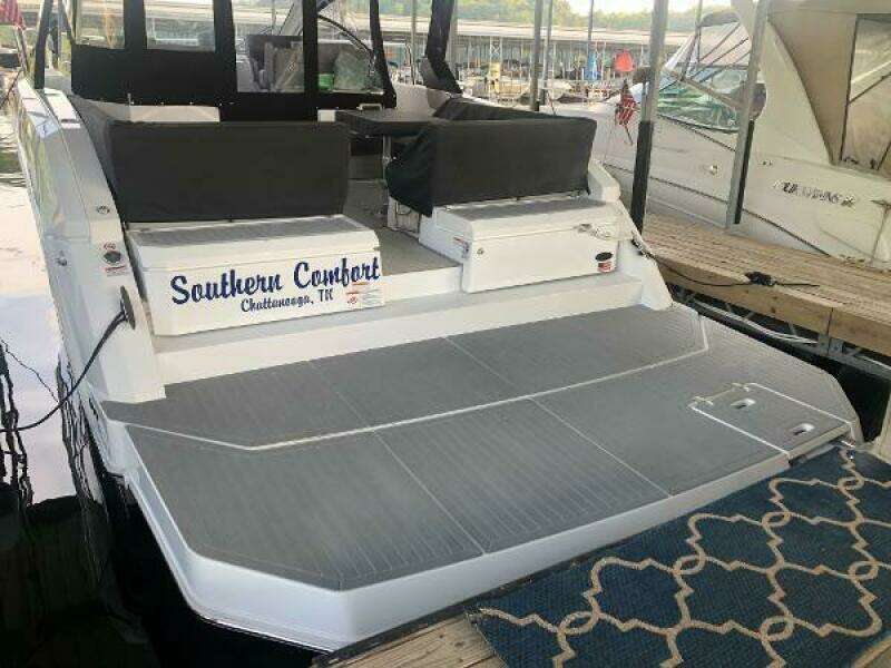 2022 Cruisers Yachts Express Coupe