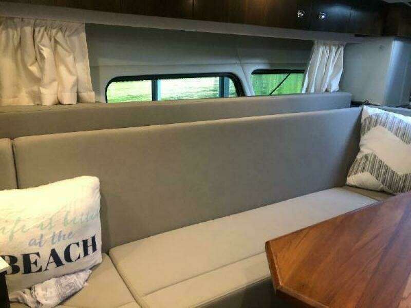 2022 Cruisers Yachts Express Coupe