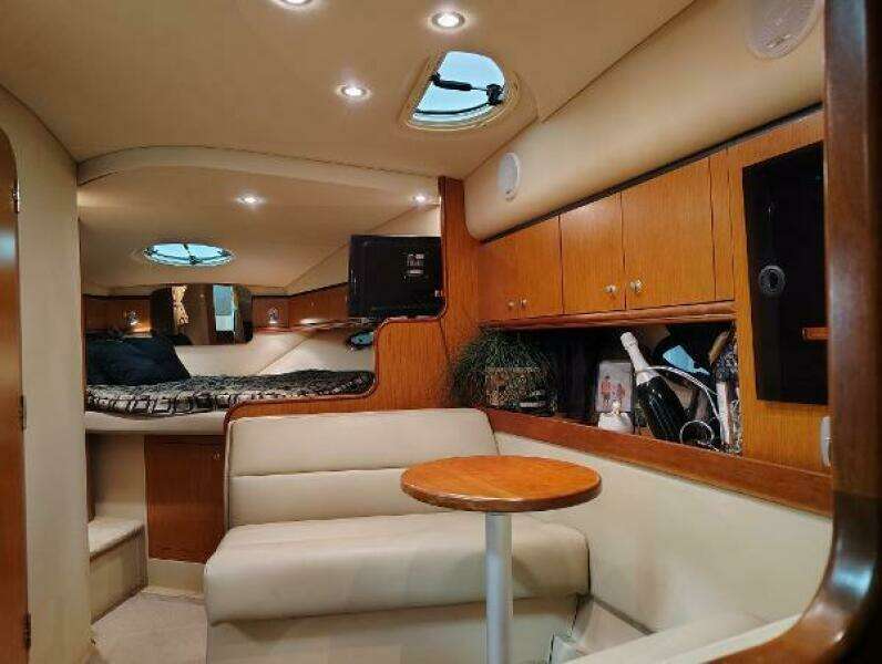 2004 Cruisers Yachts Express