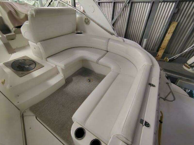 2004 Cruisers Yachts Express