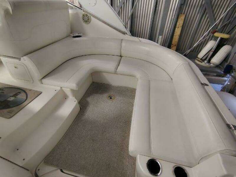 2004 Cruisers Yachts Express