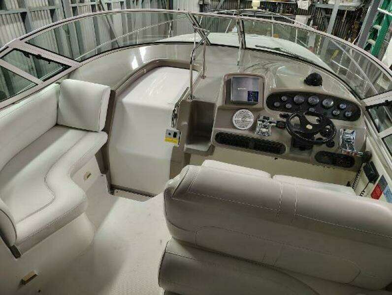 2004 Cruisers Yachts Express