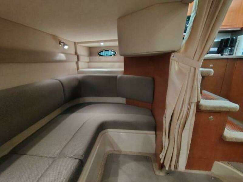 2004 Cruisers Yachts Express