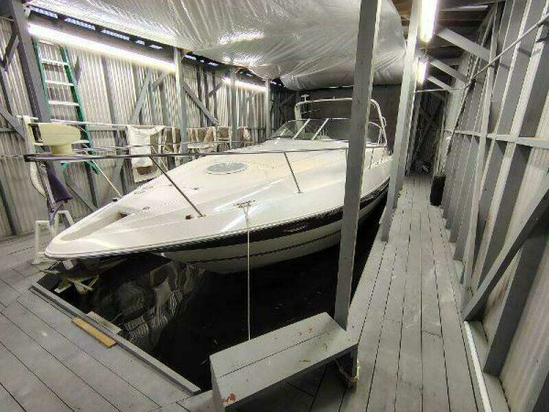 2004 Cruisers Yachts Express