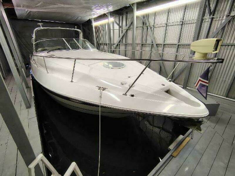 2004 Cruisers Yachts Express