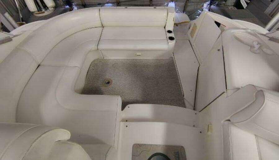 2004 Cruisers Yachts Express
