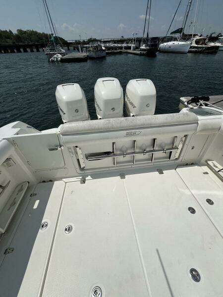 2015 Boston Whaler 350 Outrage