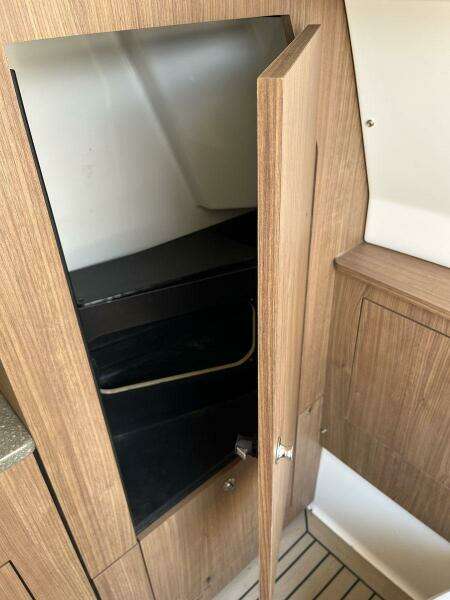 2015 Boston Whaler 350 Outrage