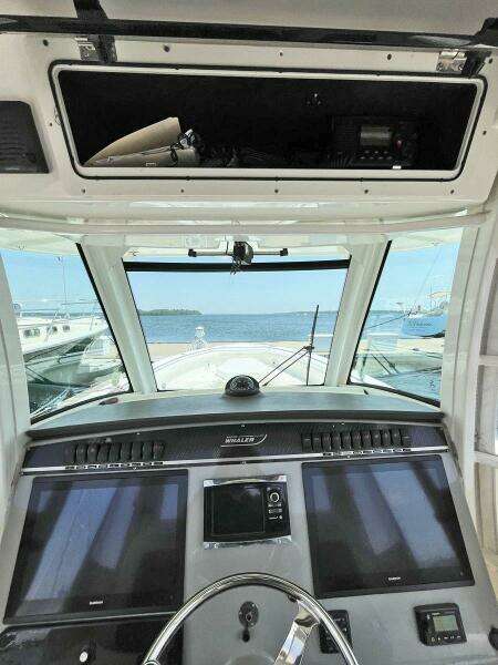 2015 Boston Whaler 350 Outrage