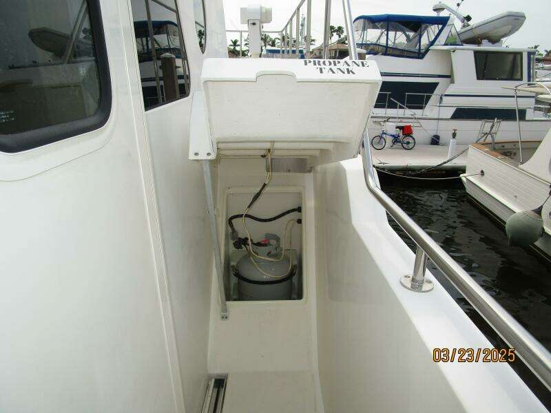 45' Northwest propane locker