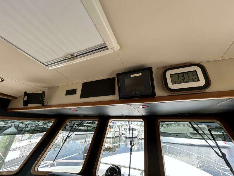 45' Northwest pilothouse overhead electronics
