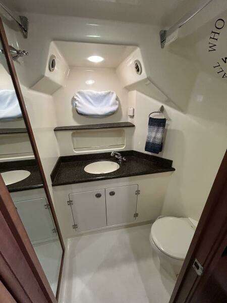 45' Northwest guest stateroom head