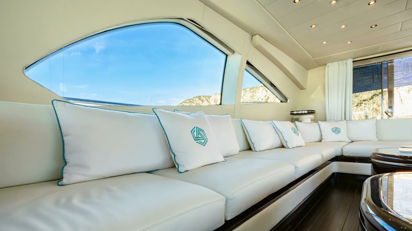 2007 Overmarine Mangusta 130