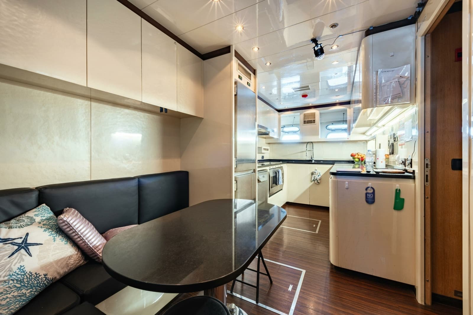 2007 Overmarine Mangusta 130