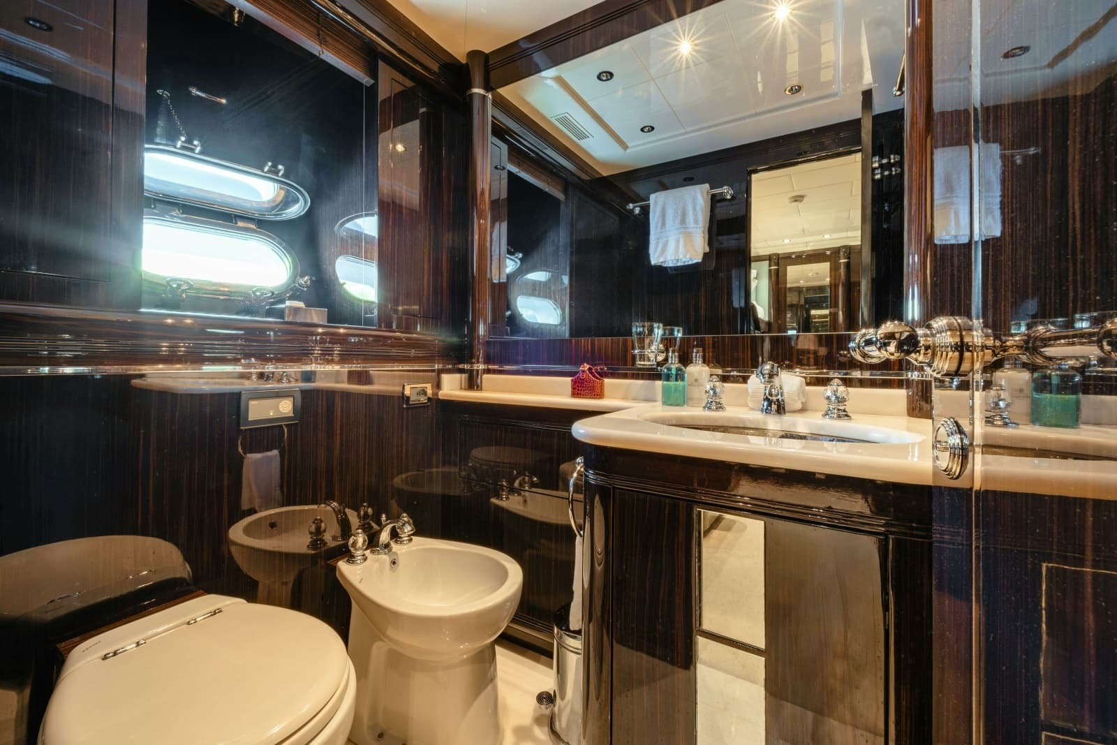 2007 Overmarine Mangusta 130