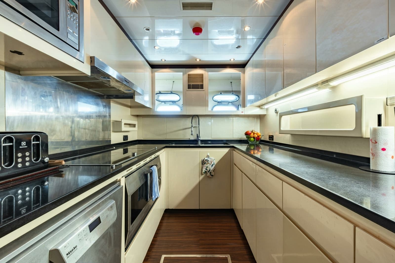 2007 Overmarine Mangusta 130