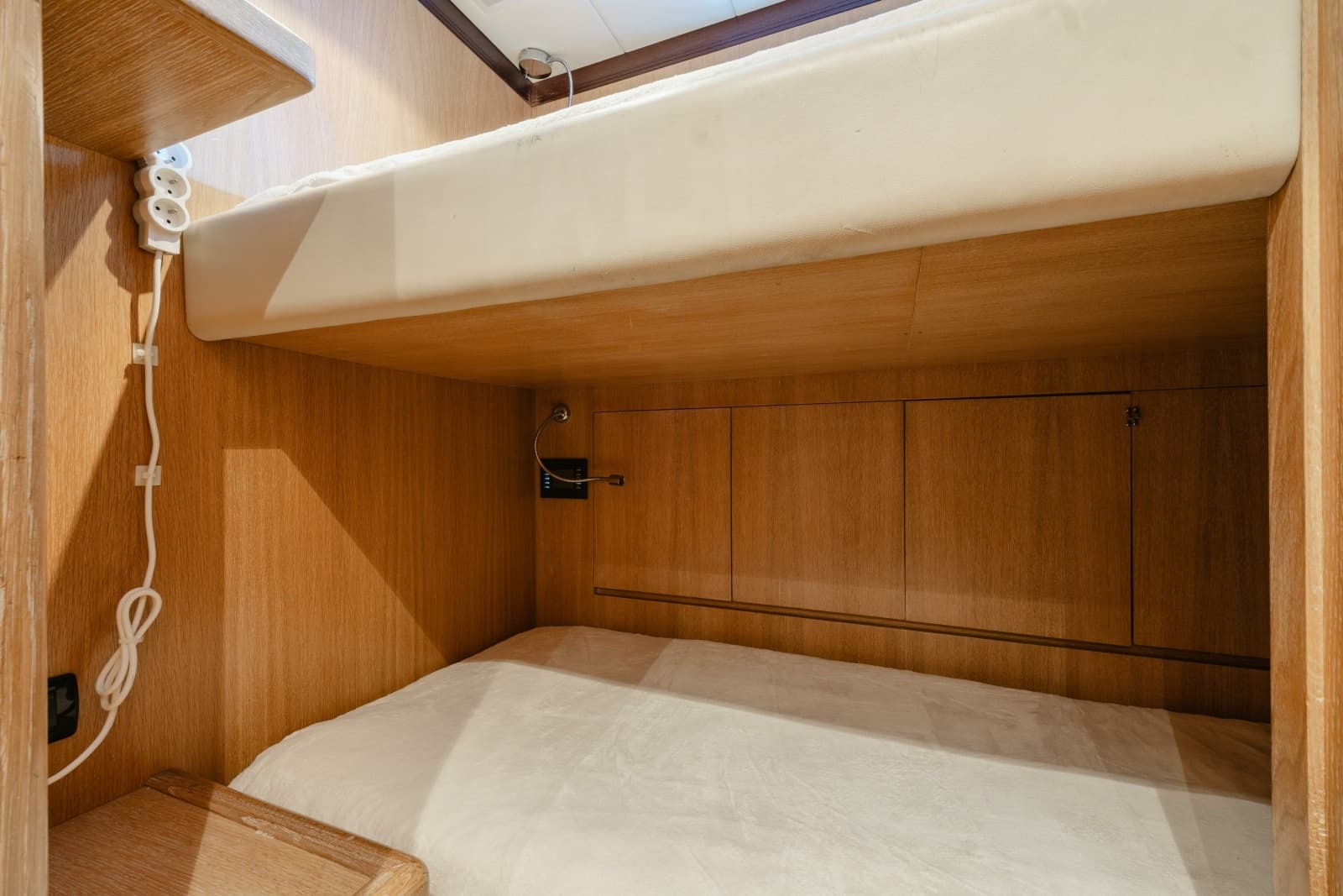 2007 Overmarine Mangusta 130