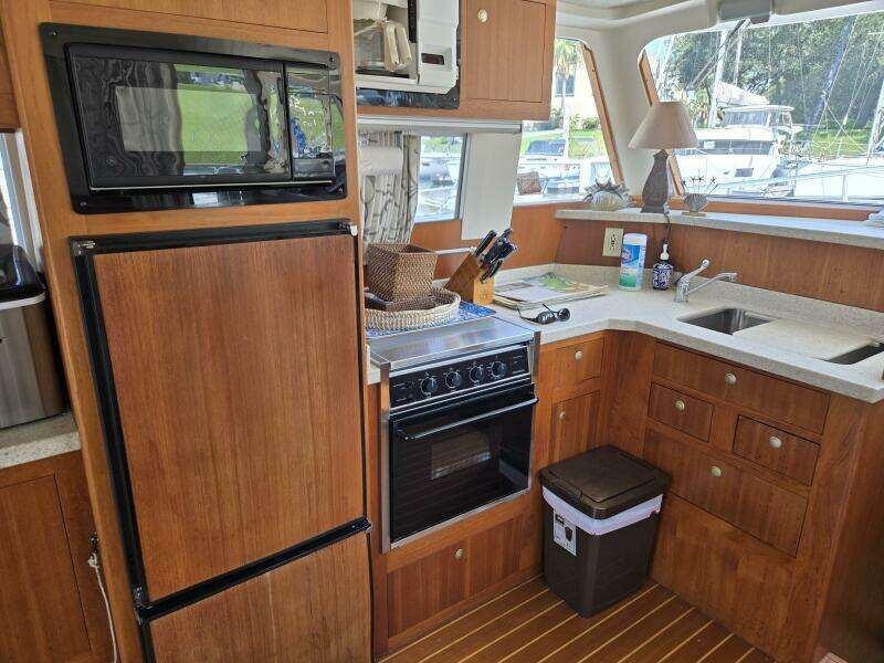 2001 Mainship 390