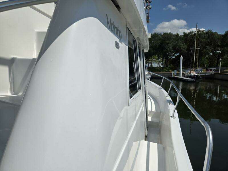 2001 Mainship 390