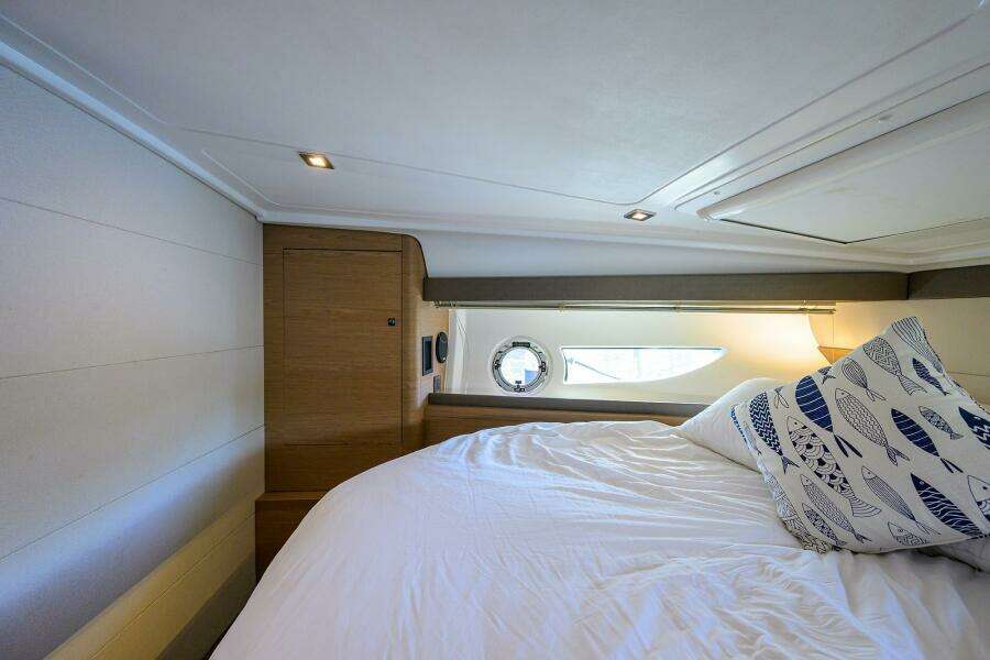 Beneteau 38 GT - Cabin, Berth
