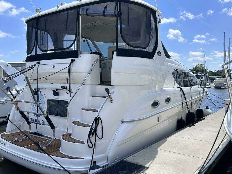 5 2004 Sea Ray 390 Stern