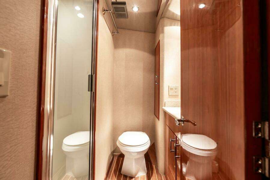 2005 Hatteras 50 Convertible