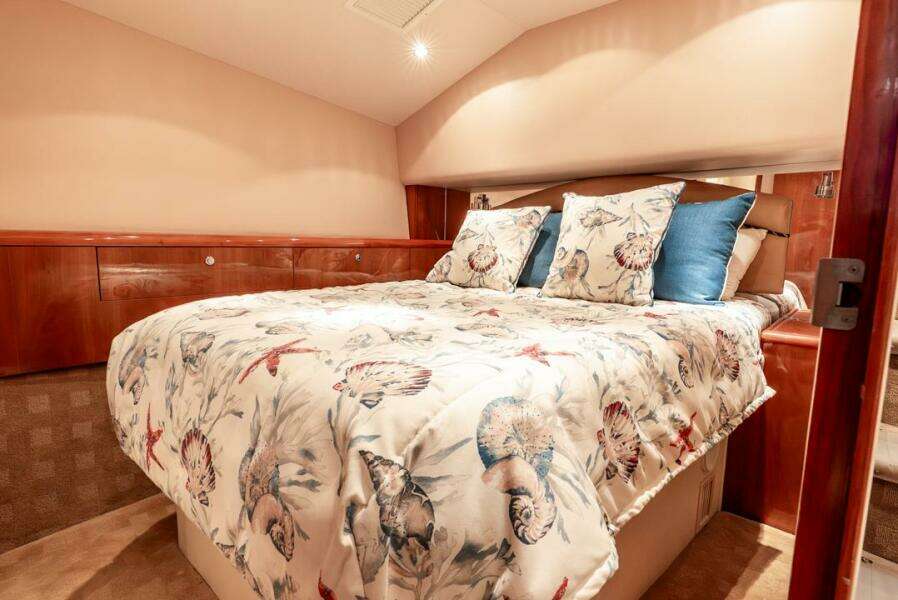 2005 Hatteras 50 Convertible