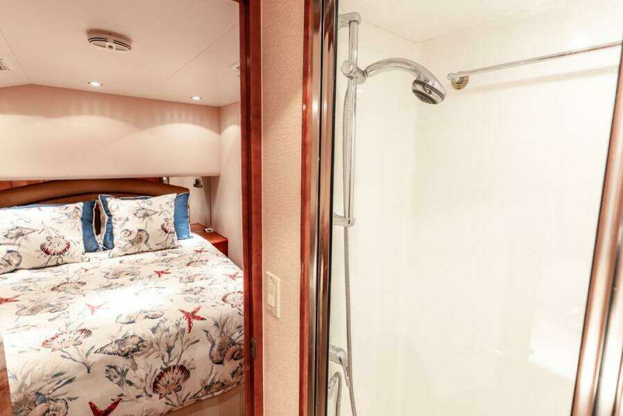 2005 Hatteras 50 Convertible