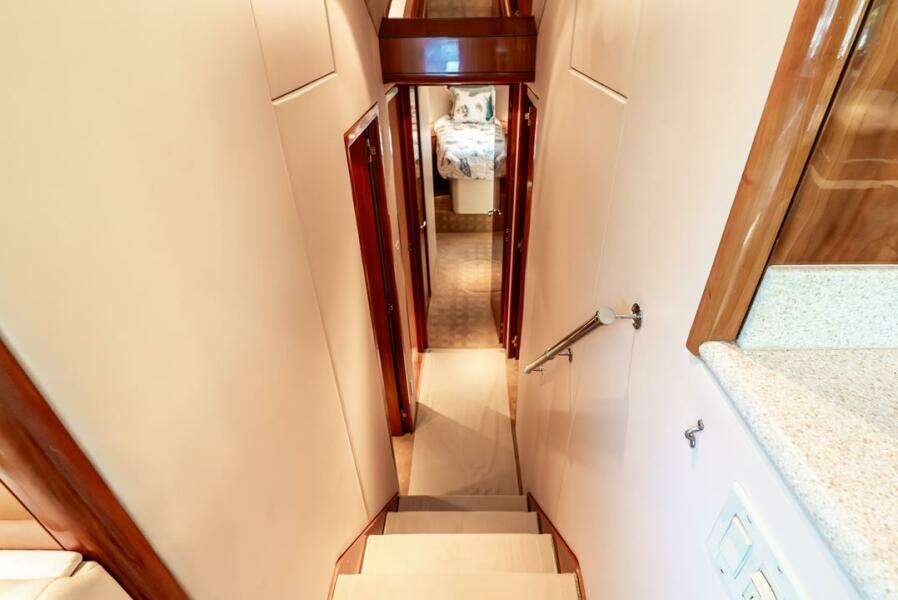 2005 Hatteras 50 Convertible