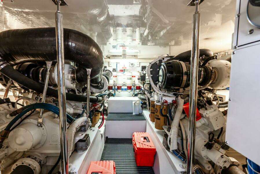 2005 Hatteras 50 Convertible