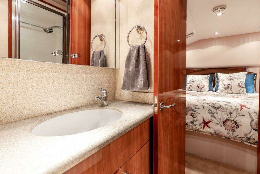 2005 Hatteras 50 Convertible