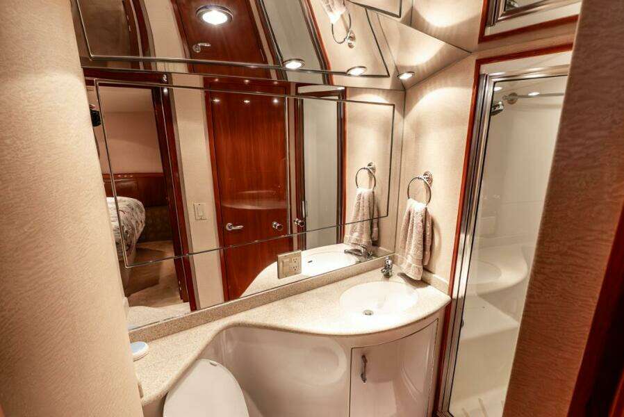 2005 Hatteras 50 Convertible