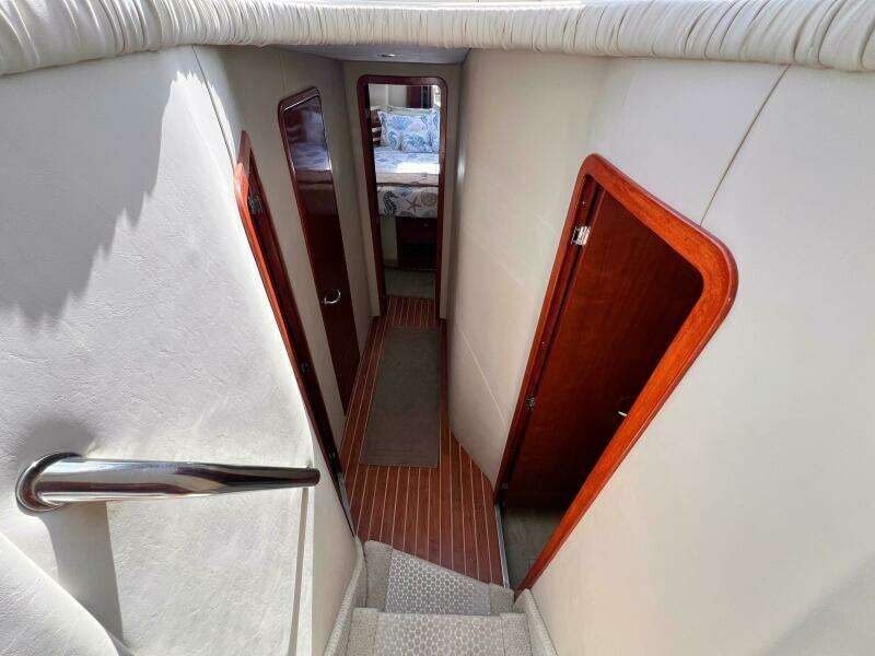 2004 Sea Ray 480 Sedan Bridge