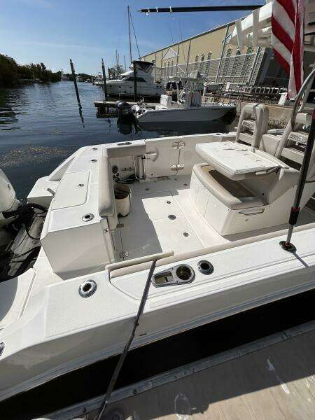 2017 33 Boston Whlaer 330 Outrage Cockpit (2)