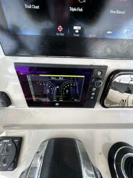 2017 33 Boston Whaler 330 Outrage Helm (4)