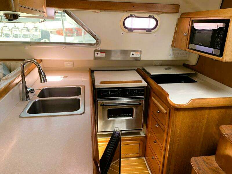 2007 Catalina Morgan 440 Deck Salon